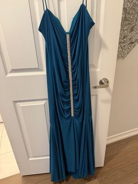 Elegant Teal Evening Dress with Rhinestone Detail
